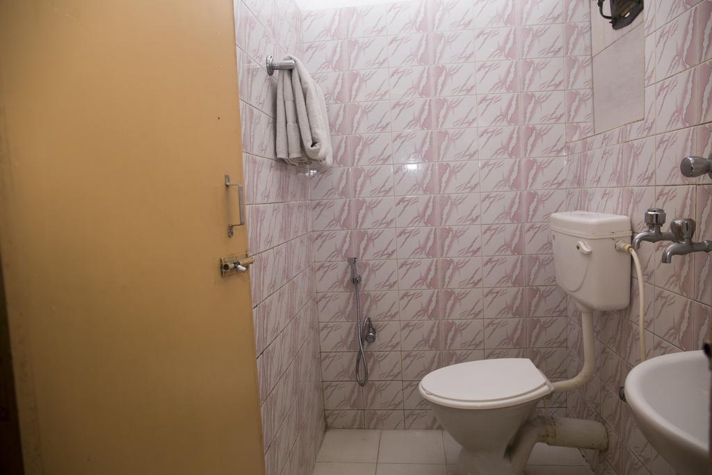 Oyo 1359 Hotel Best Inn Bhubaneswar Exterior foto