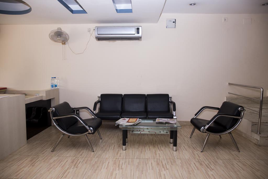 Oyo 1359 Hotel Best Inn Bhubaneswar Exterior foto