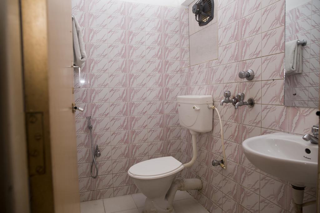 Oyo 1359 Hotel Best Inn Bhubaneswar Exterior foto