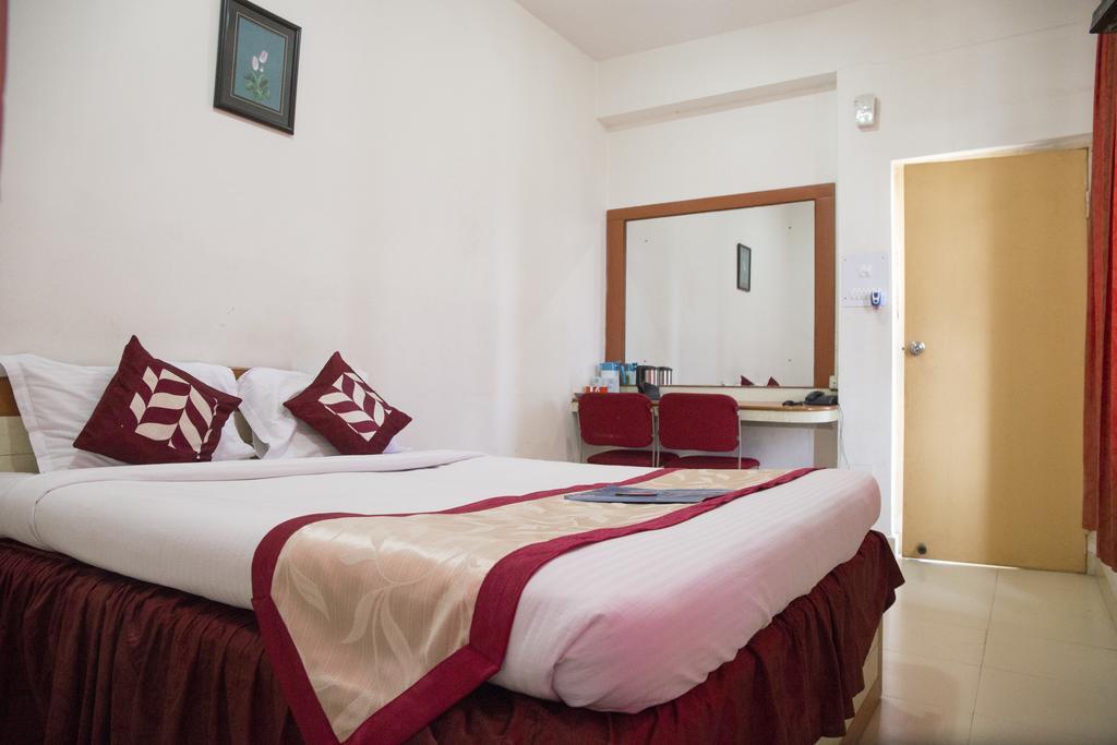 Oyo 1359 Hotel Best Inn Bhubaneswar Exterior foto