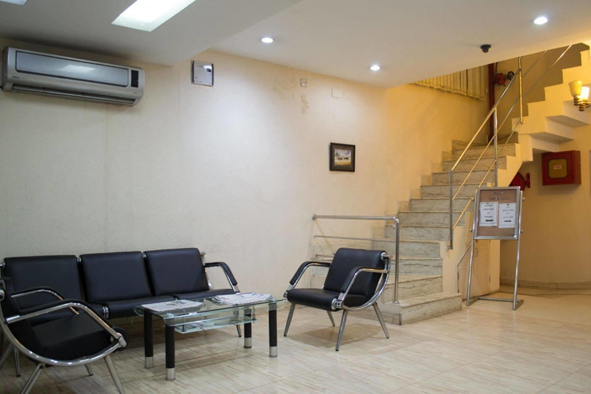 Oyo 1359 Hotel Best Inn Bhubaneswar Exterior foto