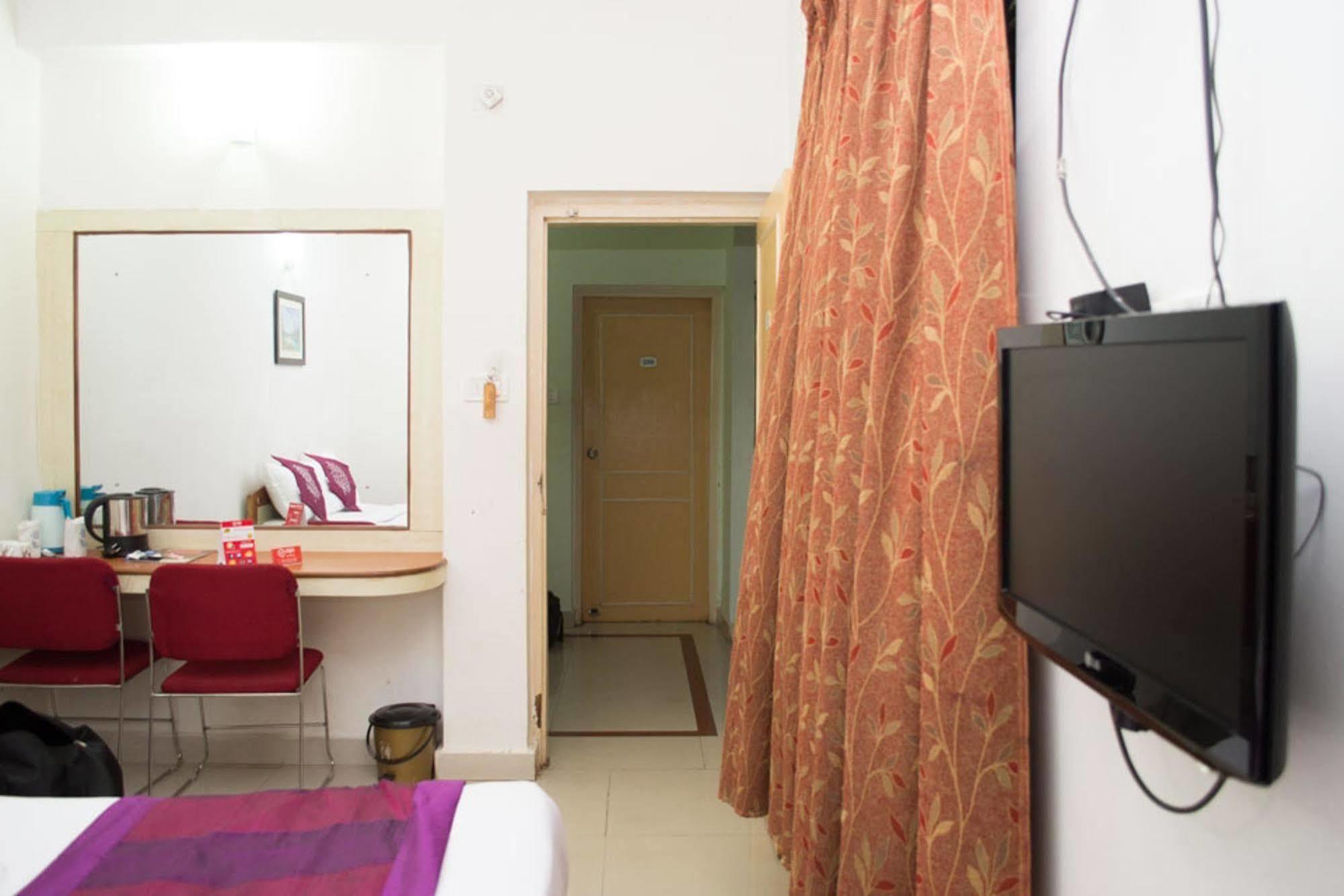 Oyo 1359 Hotel Best Inn Bhubaneswar Exterior foto
