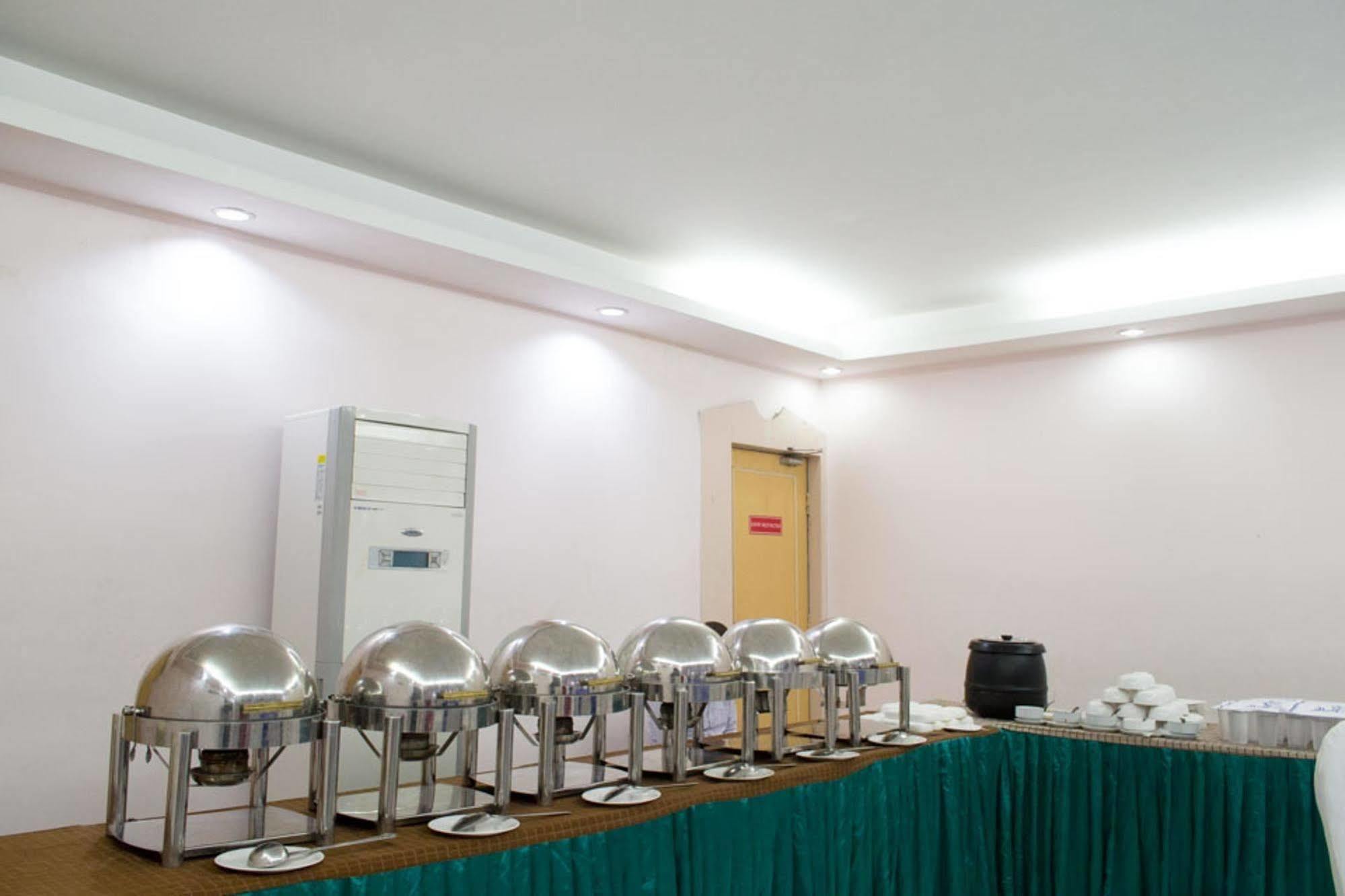 Oyo 1359 Hotel Best Inn Bhubaneswar Exterior foto