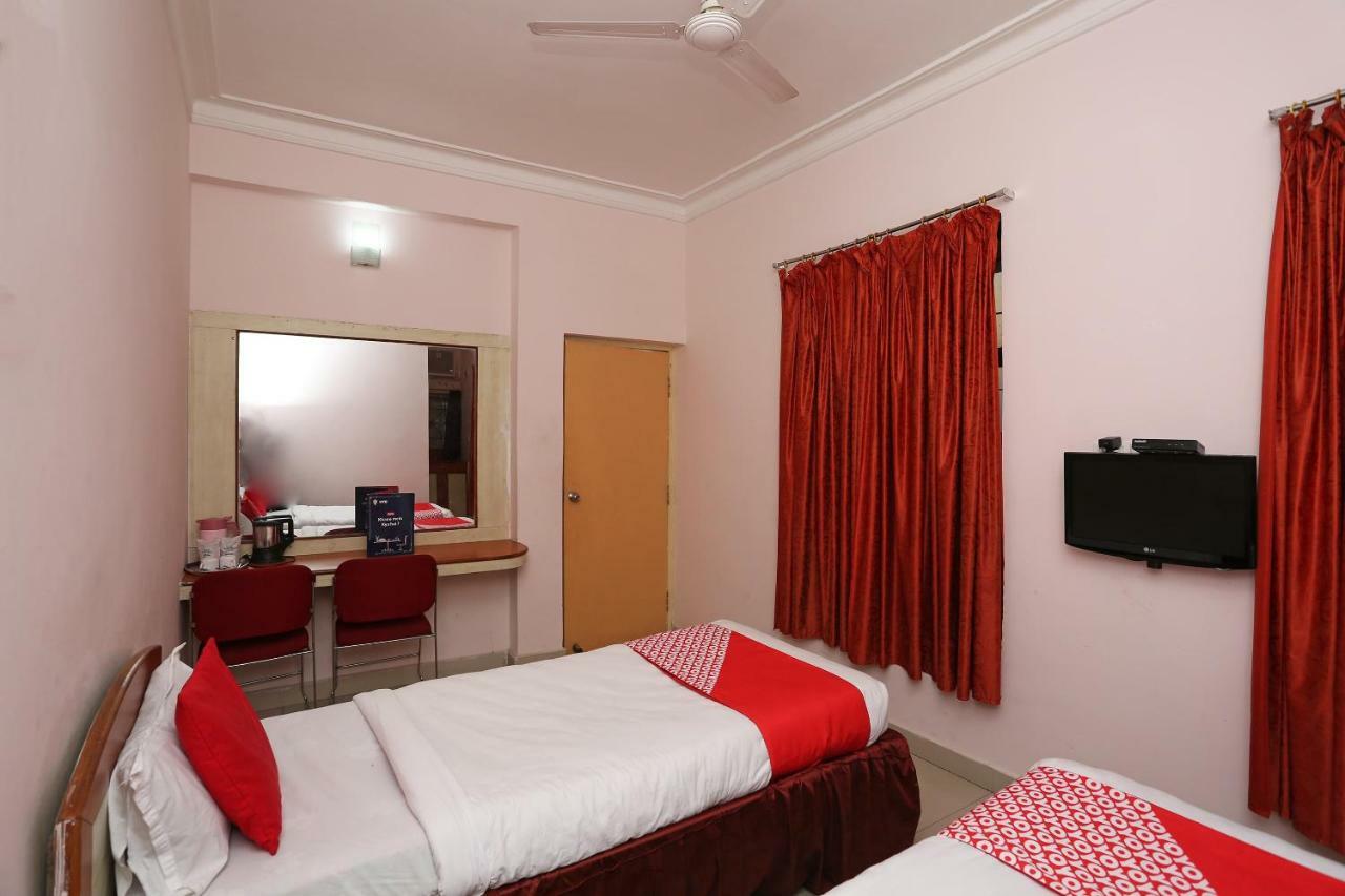 Oyo 1359 Hotel Best Inn Bhubaneswar Exterior foto
