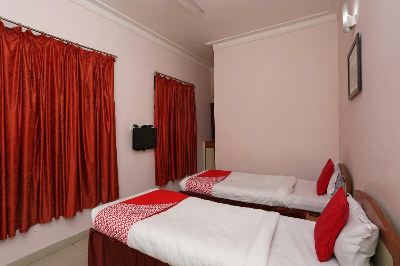 Oyo 1359 Hotel Best Inn Bhubaneswar Exterior foto
