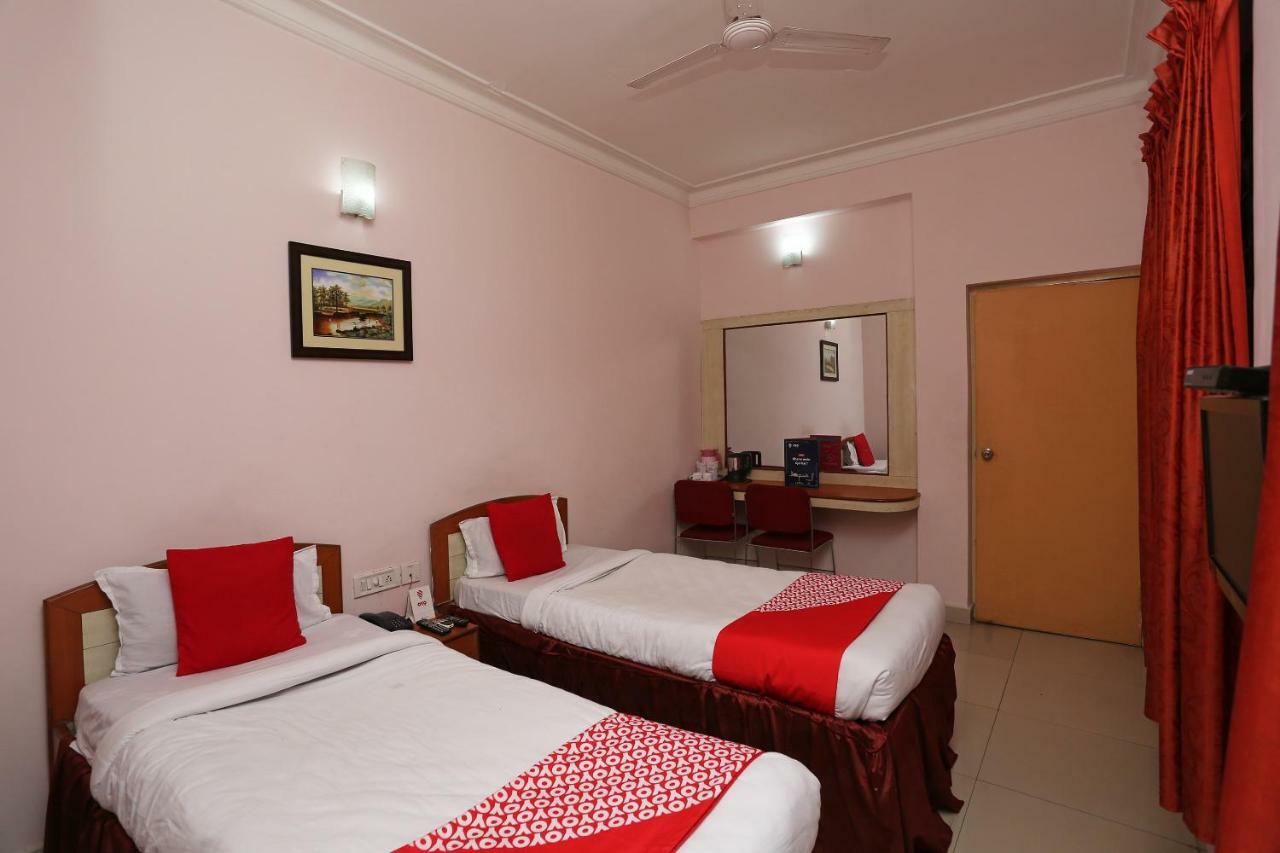 Oyo 1359 Hotel Best Inn Bhubaneswar Exterior foto